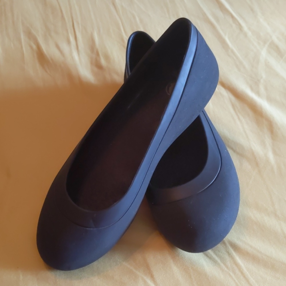 Women's size 10 black flats
